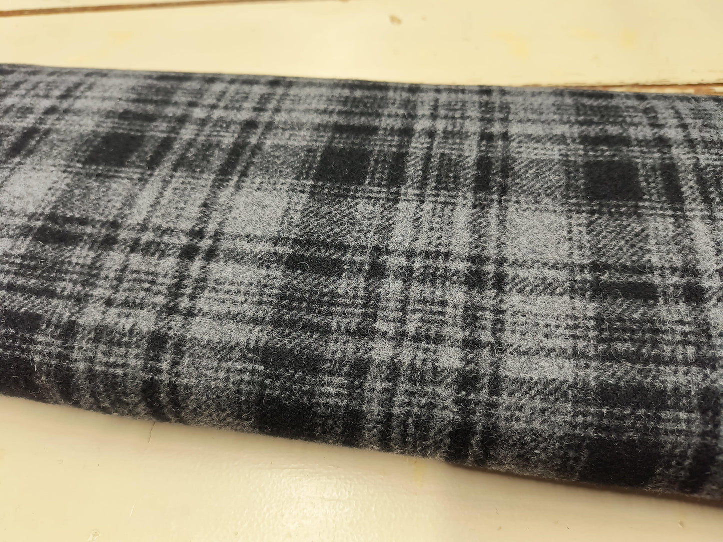 MOSS 01 M Hand Dyed Plaid Wool (Dark)