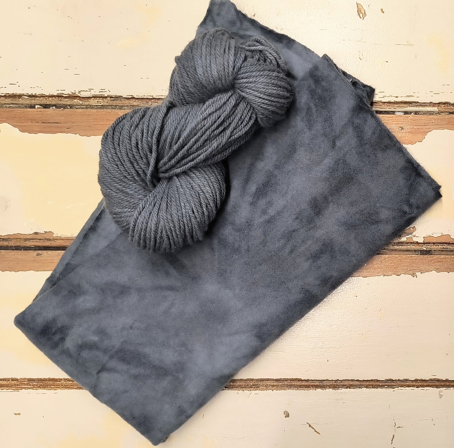 Charcoal Grey 01 M Hand Dyed Wool Yarn