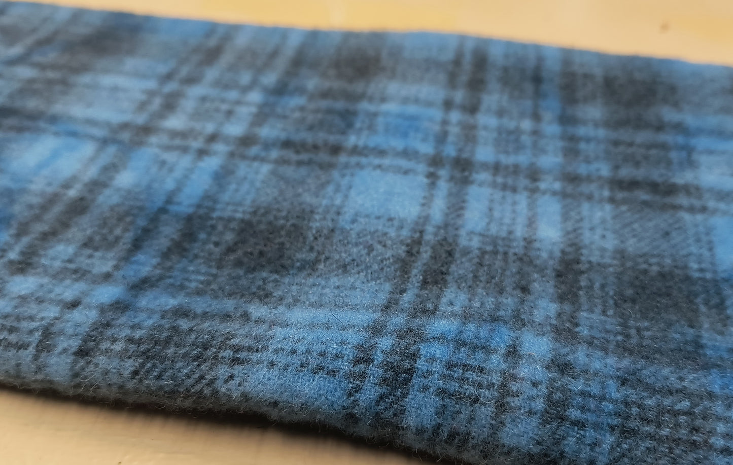 BRIGHT BLUE 01 M Hand Dyed Plaid Wool (Medium)