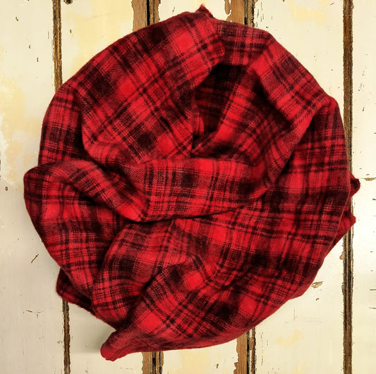 RED 01 M Hand Dyed Plaid Wool (Medium)