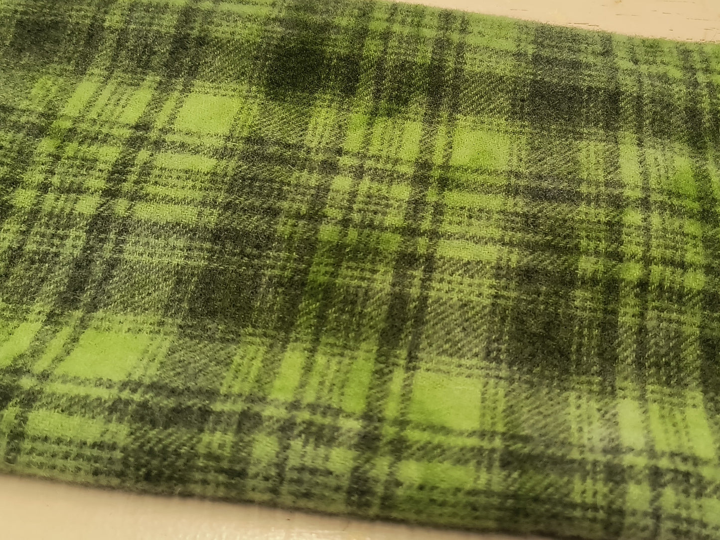 Avocado 01 M Hand Dyed Plaid Wool (Medium)