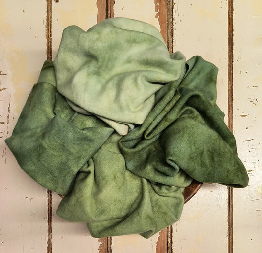 MOSS GREEN VALUES M | Set of 4 Hand Dyed Wool