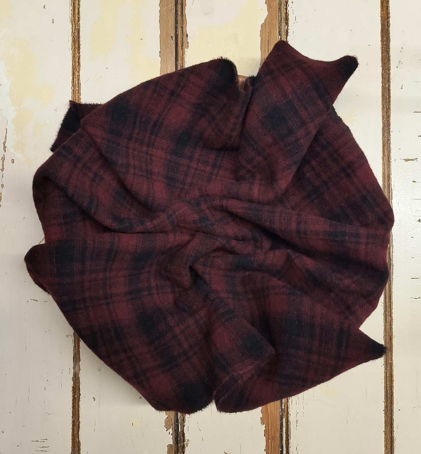 CHILI PEPPER (Mottled) Hand Dyed Plaid Wool (Dark) - All About Ewe Wool Shop