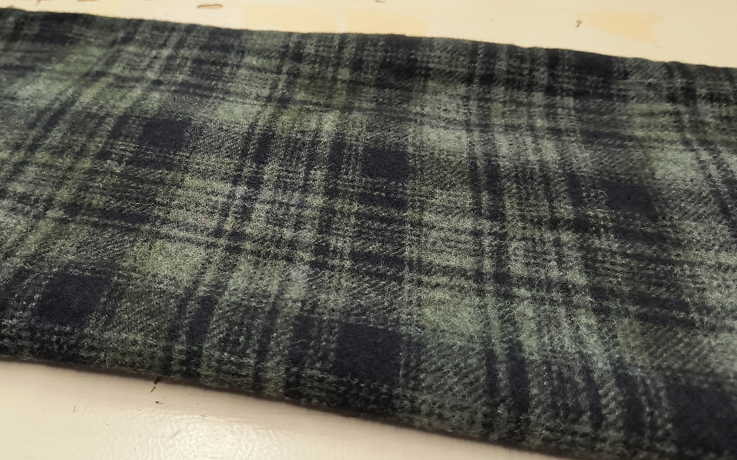 MOSS 01 M Hand Dyed Plaid Wool (Dark)