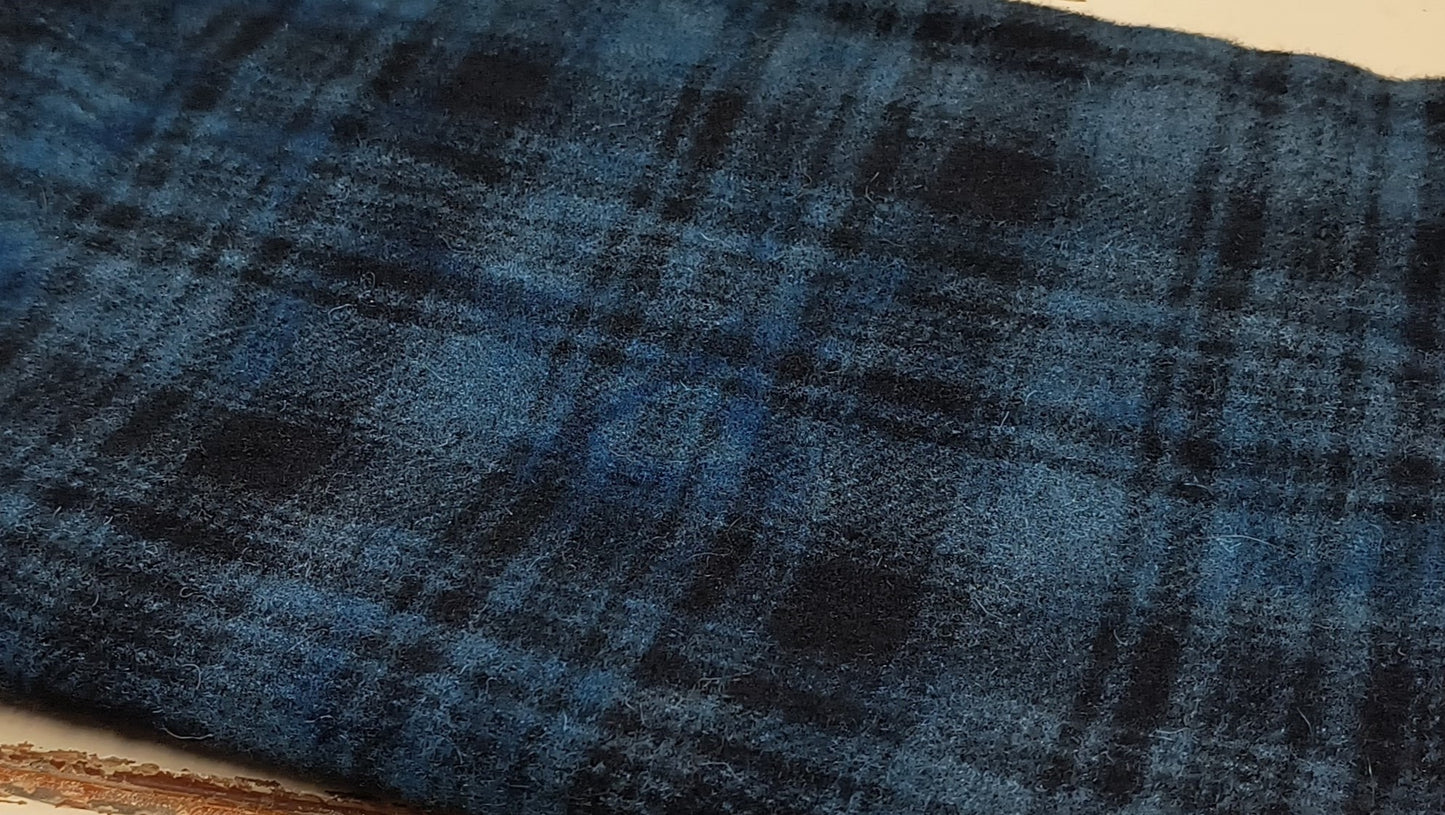 BRIGHT BLUE 01 M Hand Dyed Plaid Wool (Dark)