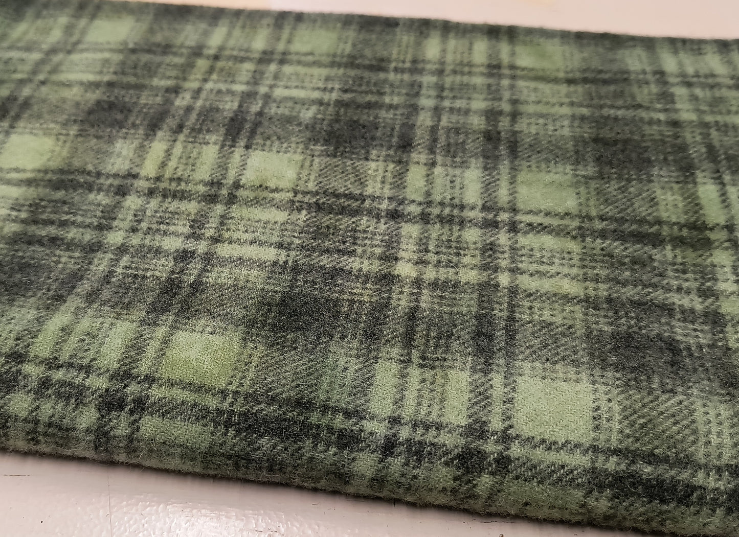 MOSS 01 M Hand Dyed Plaid Wool (Medium)